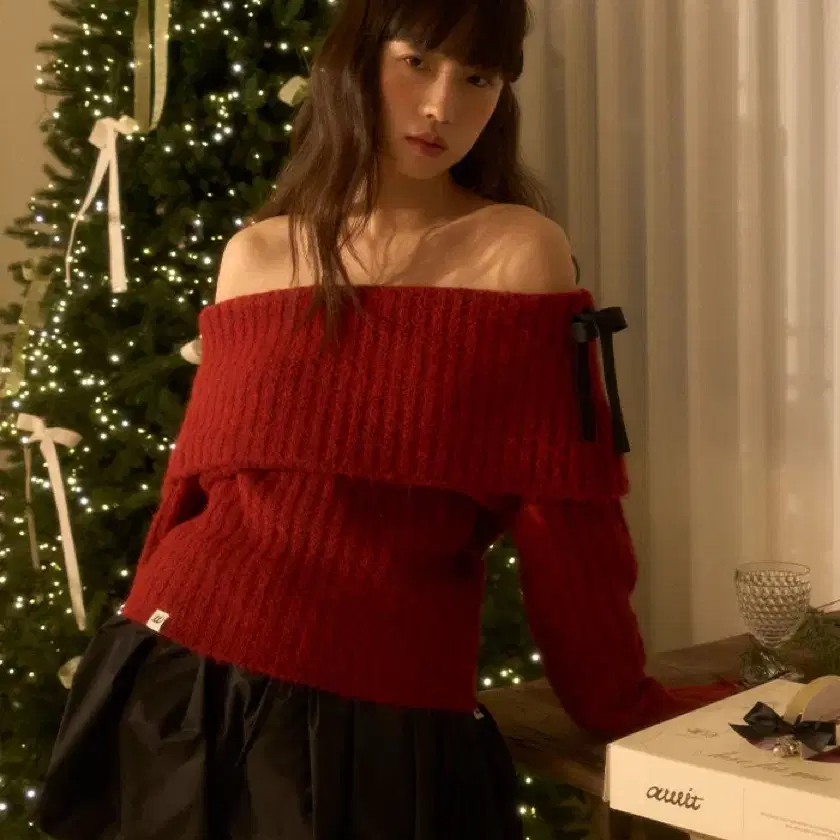 어윗 HOLIDAY OFF-SHOULDER KNIT-RED