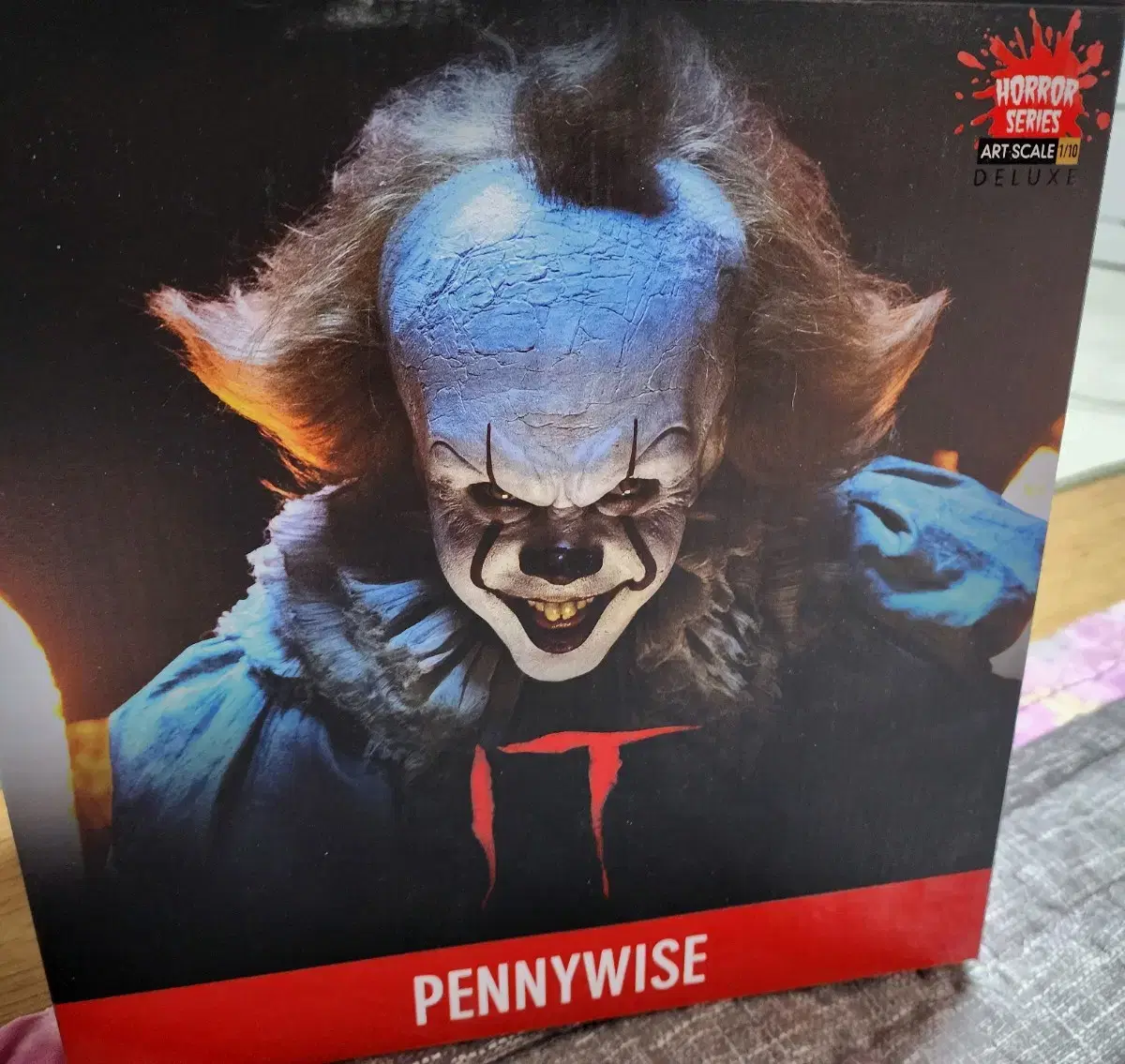 Iron Studios Pennywise Figure it that