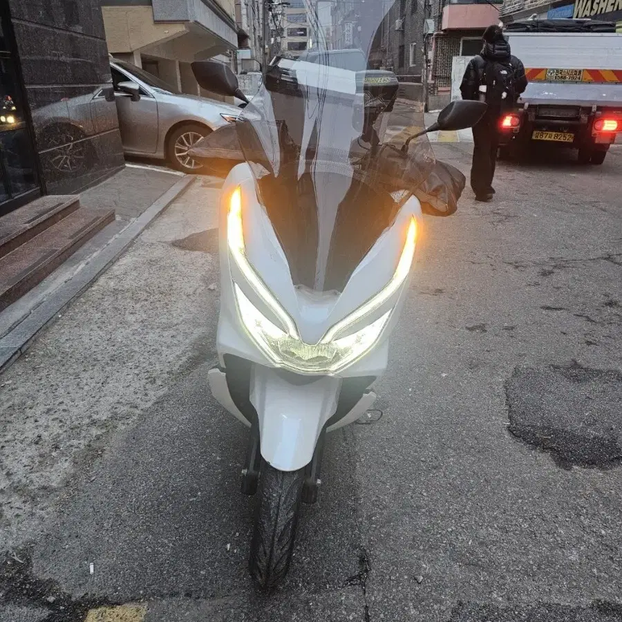 Pcx125 20년식 18000km 상태굿 220만원 판매합니다!