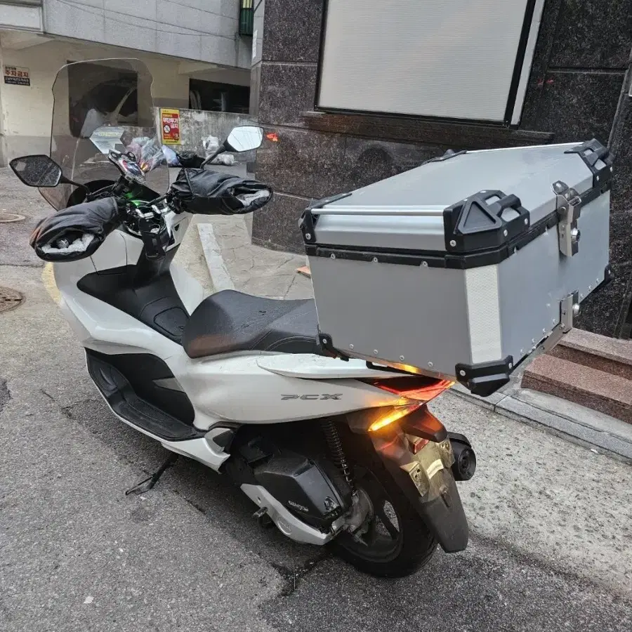 Pcx125 20년식 18000km 상태굿 220만원 판매합니다!