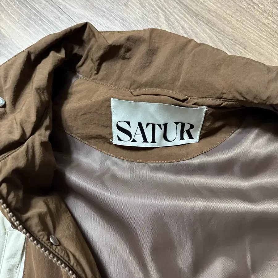 satur 아우터