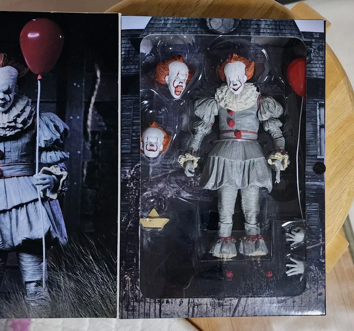 NECA IT IT 2017 Ultimate Pennywise Figure