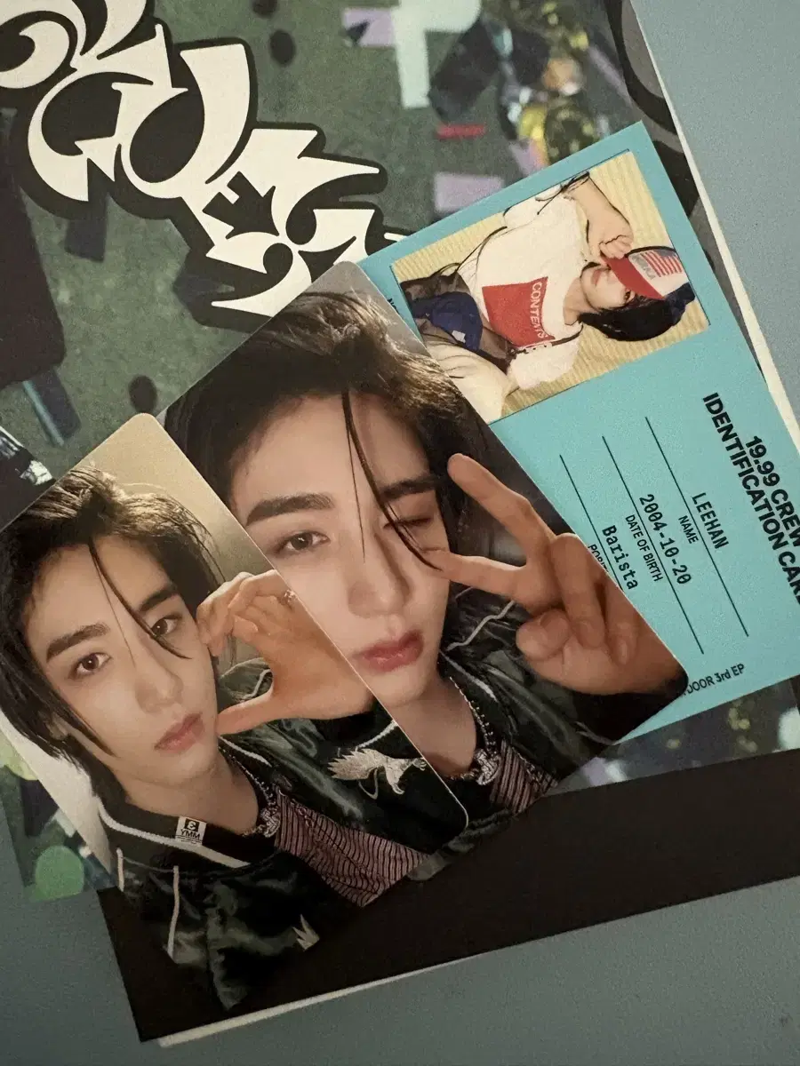 Leehan photocard, please get me a Taesan photocard (there is a picture of what version it is behind)