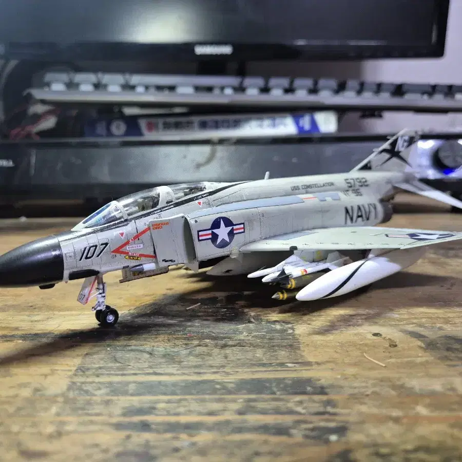 아카데미 1/72 F-4J 프라모델 도색작