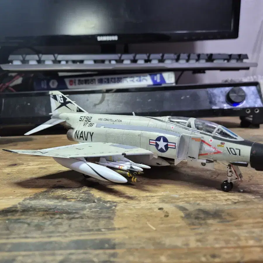 아카데미 1/72 F-4J 프라모델 도색작