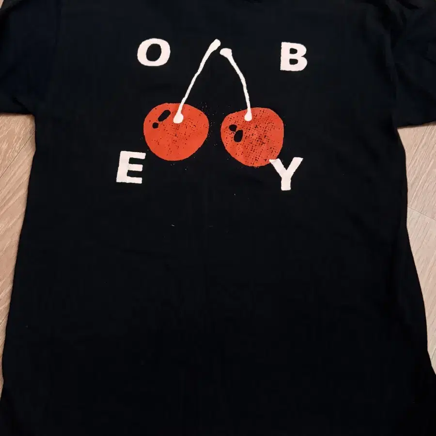 obey 체리 티셔츠