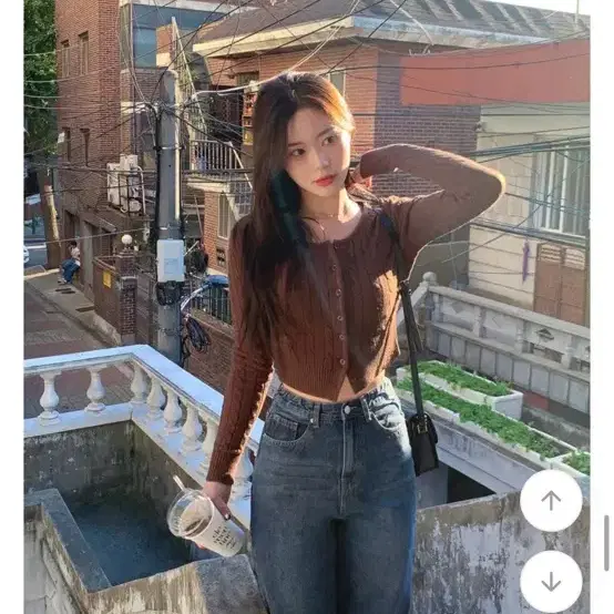 데이로제 크롭 꽈배기 가디건 브라운