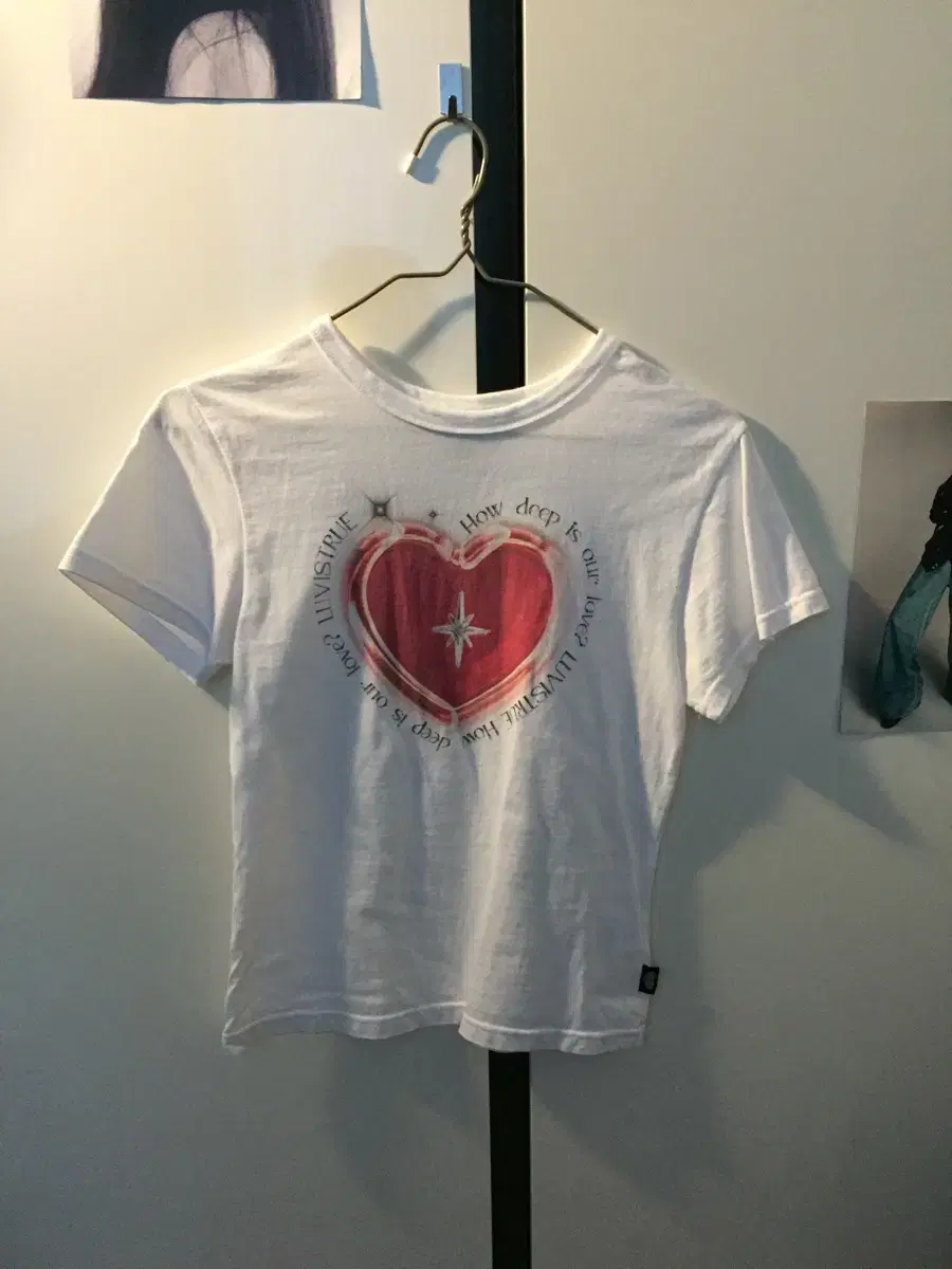 [LUV IS TRUE] DN GLOSSY TWINKLE TEE