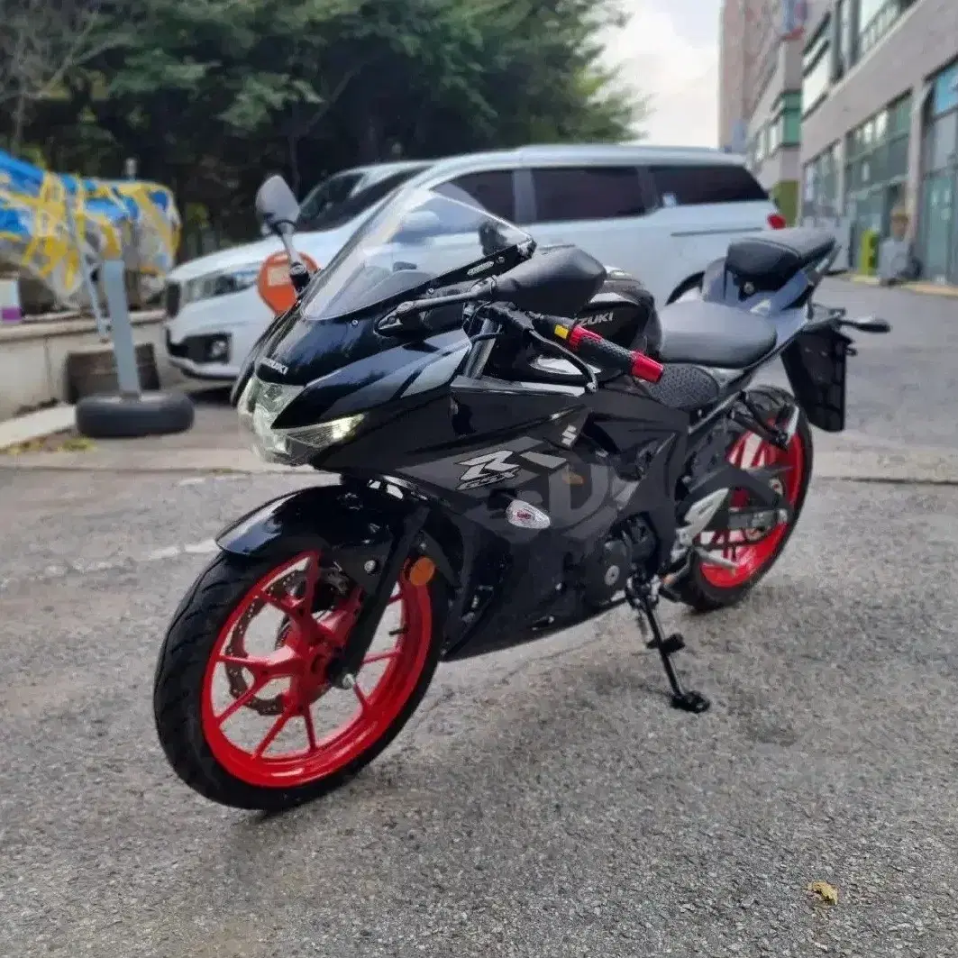 GSX-R125 2023년식 / 2천 키로수 신차급 컨디션 깨끗한 차량