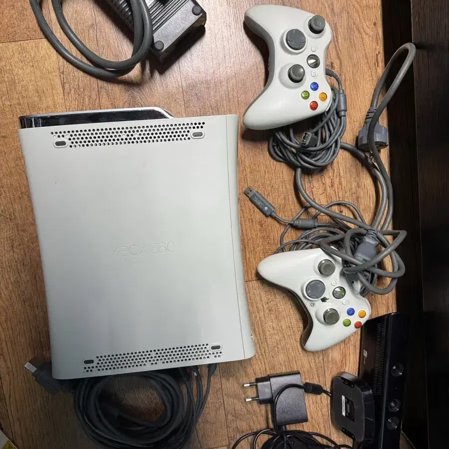 XBOX 360 + 키넥트 + CD팝니다