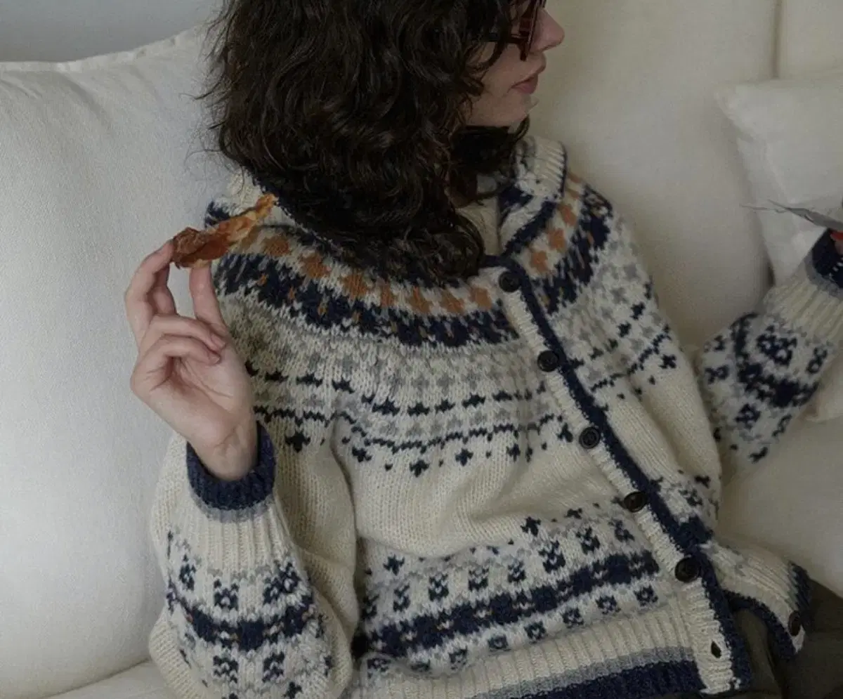 유라고 Jacquard hoodie cardigan 아이보리