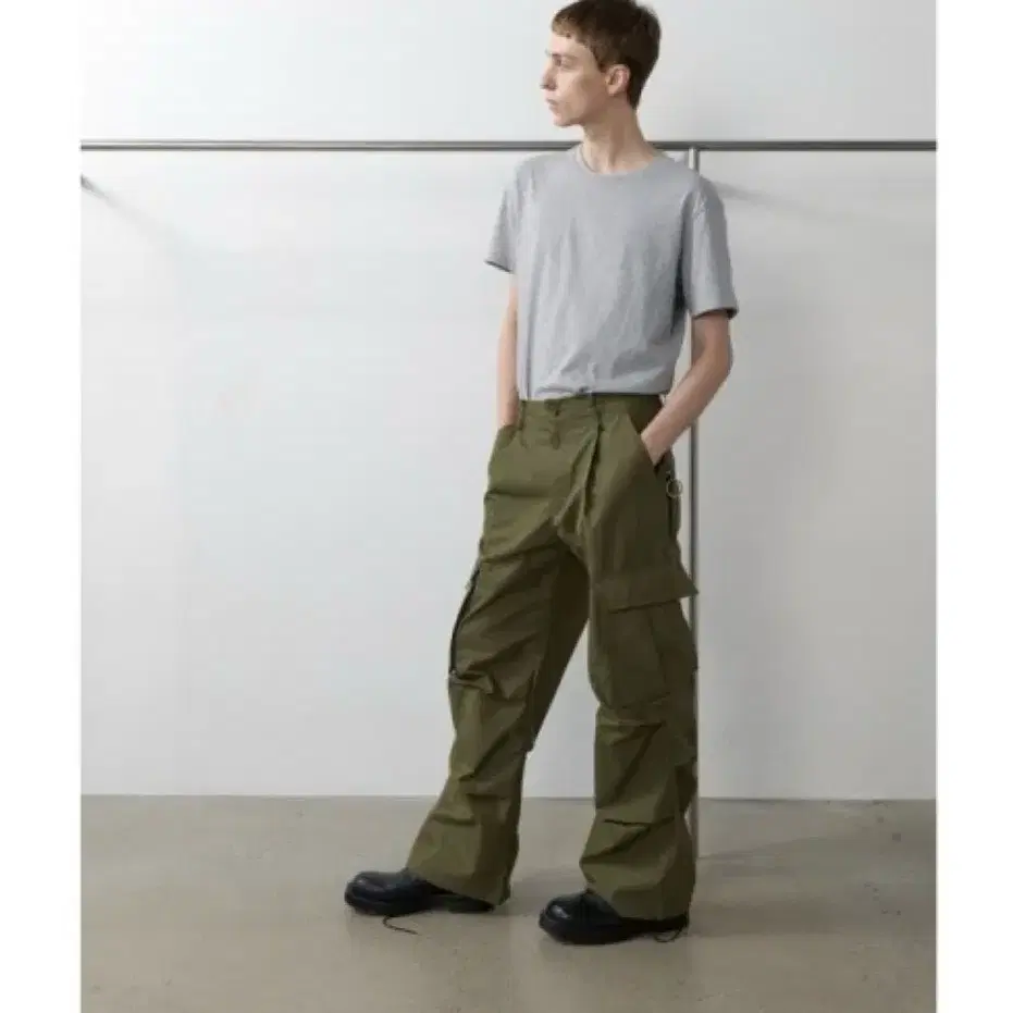 yiyae Slant Structure Cargo Pants 카키