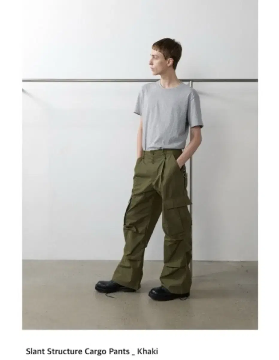 yiyae Slant Structure Cargo Pants 카키