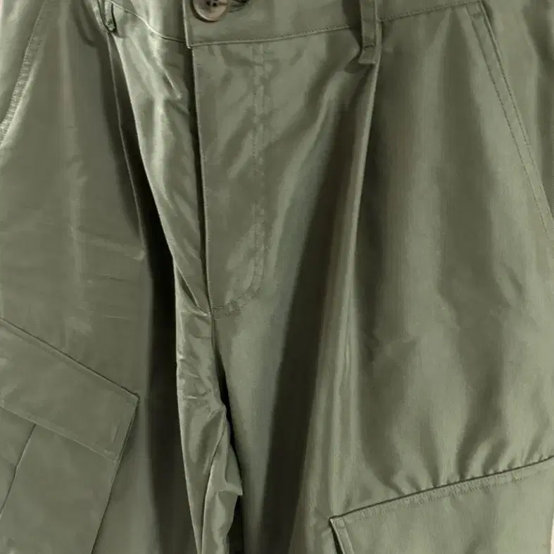 yiyae Slant Structure Cargo Pants 카키