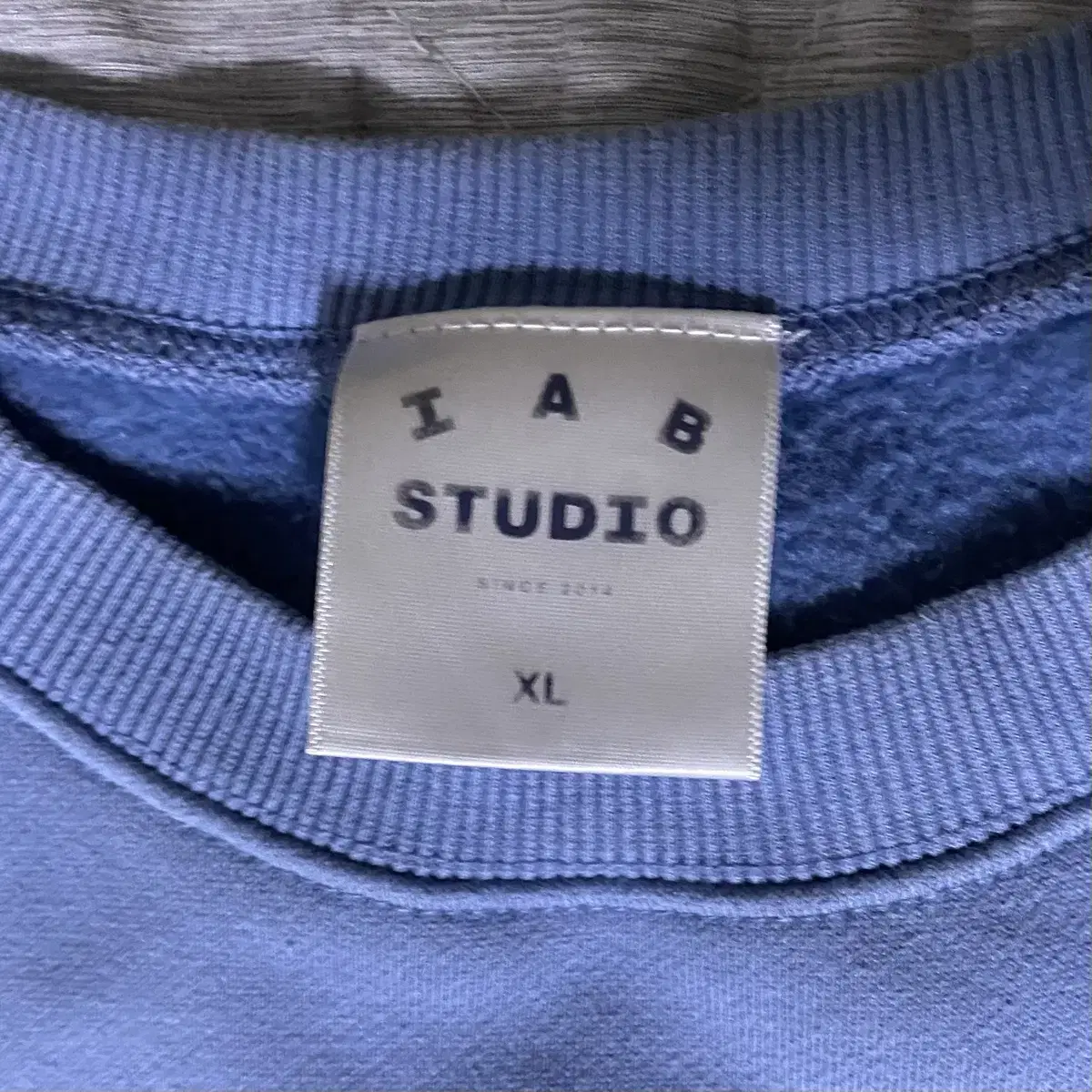 IAB Studio 스카이블루 크루넥 xl