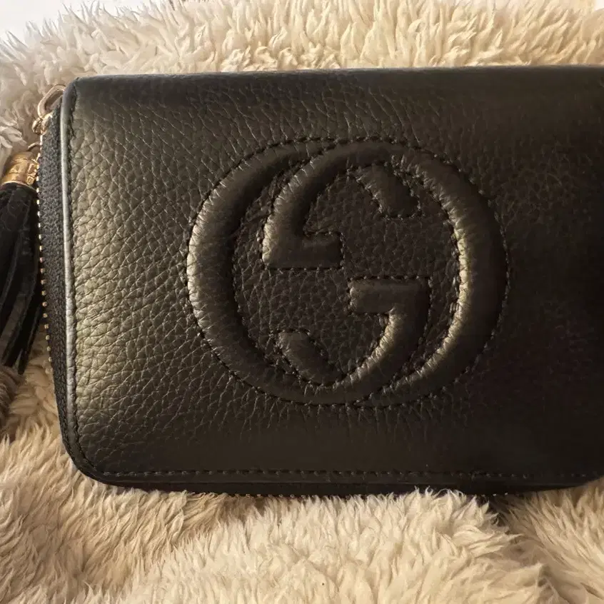 구찌 Gucci Soho Tassle Zip Around Wallet