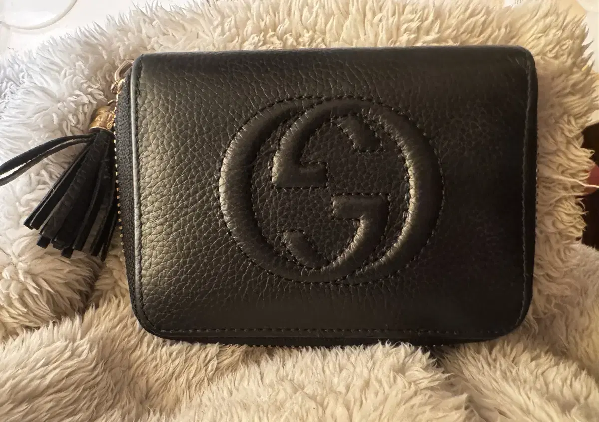 구찌 Gucci Soho Tassle Zip Around Wallet