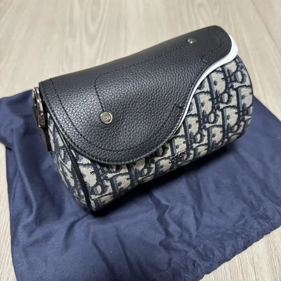 Dior Mini Roller bag ( 디올 미니 롤러 백 )