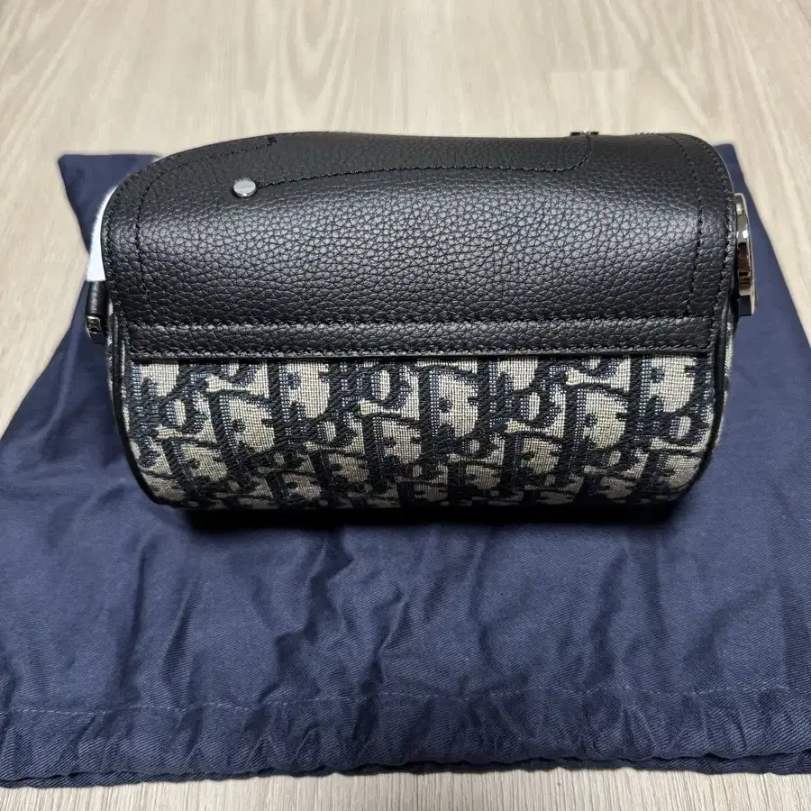 Dior Mini Roller bag ( 디올 미니 롤러 백 )