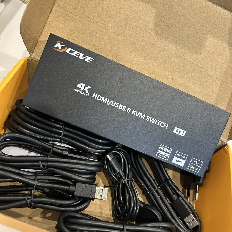 KCEVE 4X1 4K HDMI/USB3.0 KVM 스위치