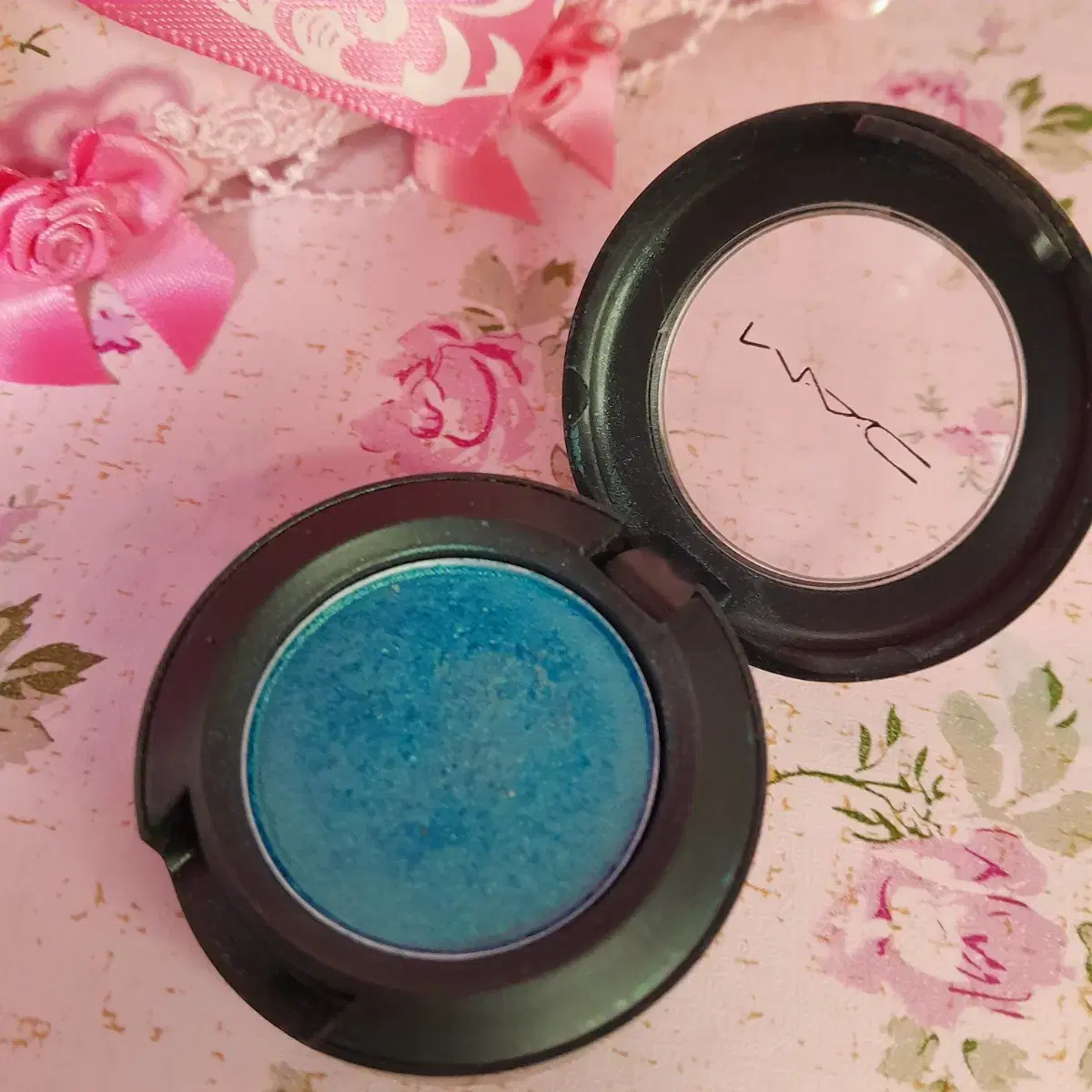 맥 프로스트 섀도우 패롯 MAC Frost Eyeshadow Parrot