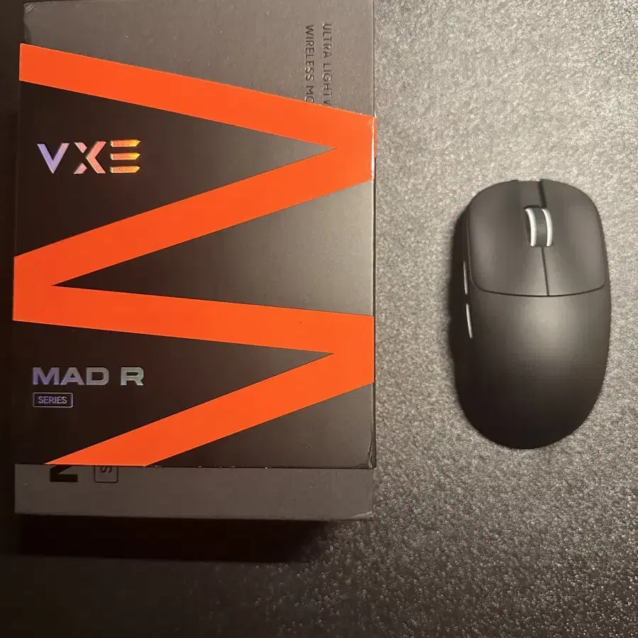 Vxe mad r 8k 게이밍마우스 판매합니다!