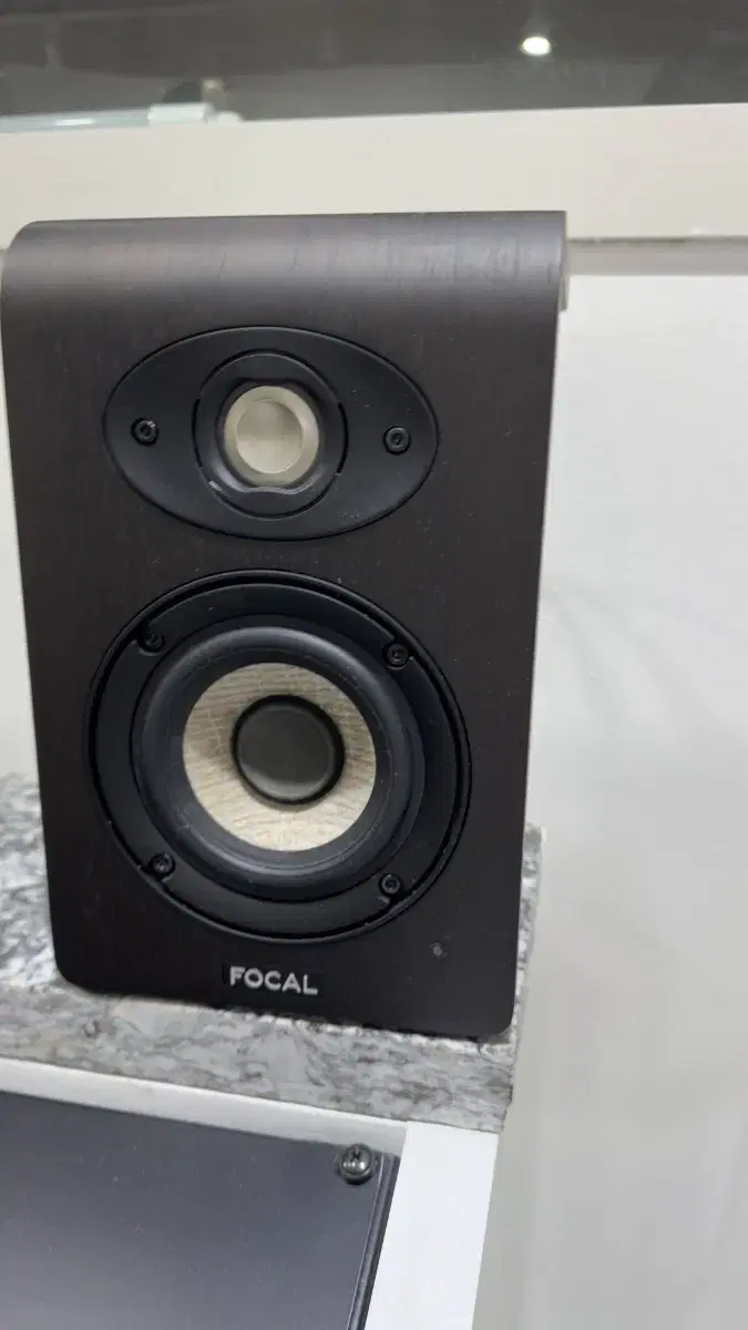 포칼 FOCAL SHAPE 40 모니터 스피커한번 설치한 자리에서 한