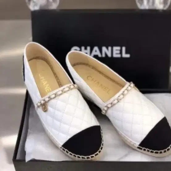 샤넬(CHANEL)시즌 한정 체인에스파듀  슬림온37 (정품)G33351