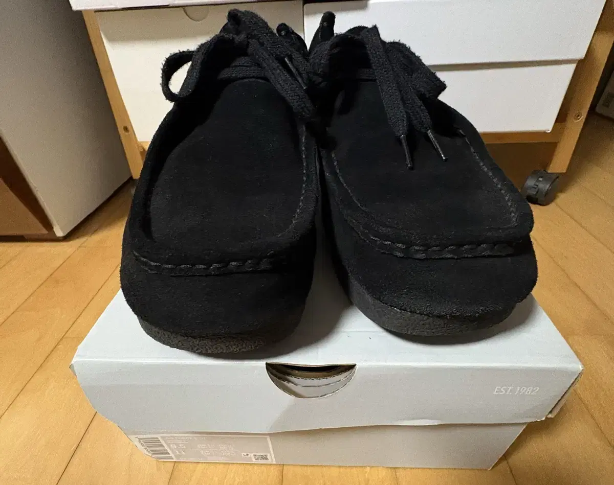 GU Real Leather Moccasin Shoes Wallaby Black 280