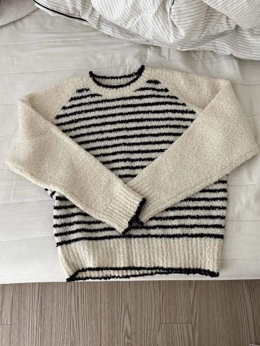 망고매니플래즈 MAGE STRIPE KNIT 니트