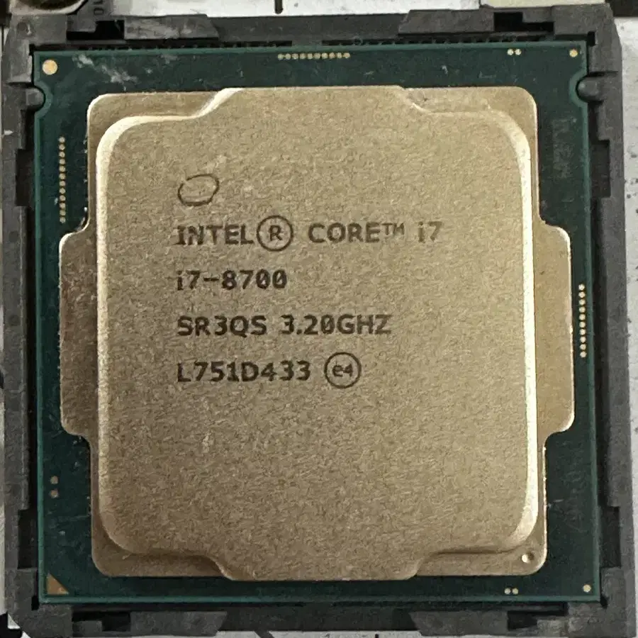 인텔 i7 8700 cpu 팝니다.