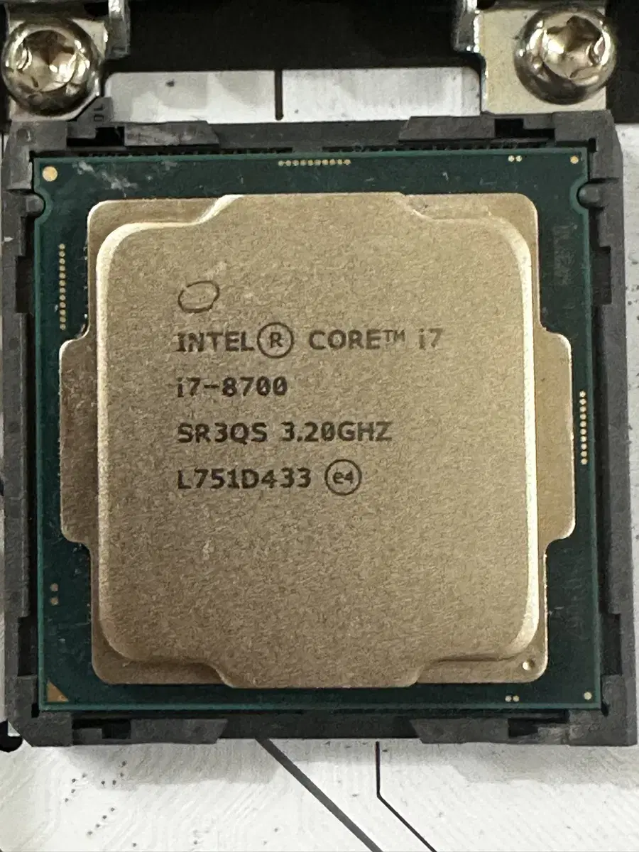 인텔 i7 8700 cpu 팝니다.