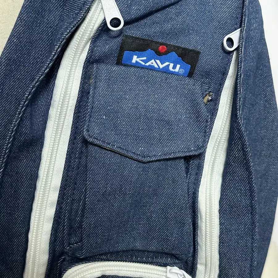 kavu 카부 데님 슬링백