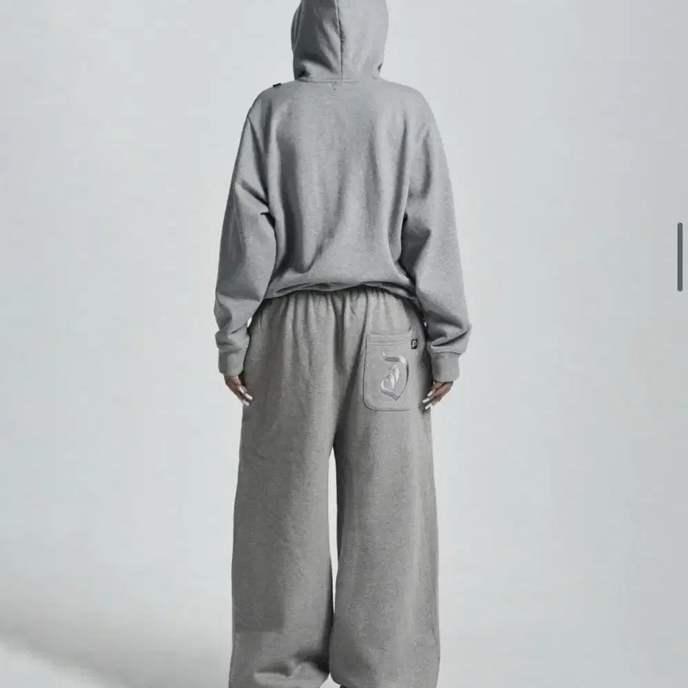 오도어 Molly wide jogger in grey