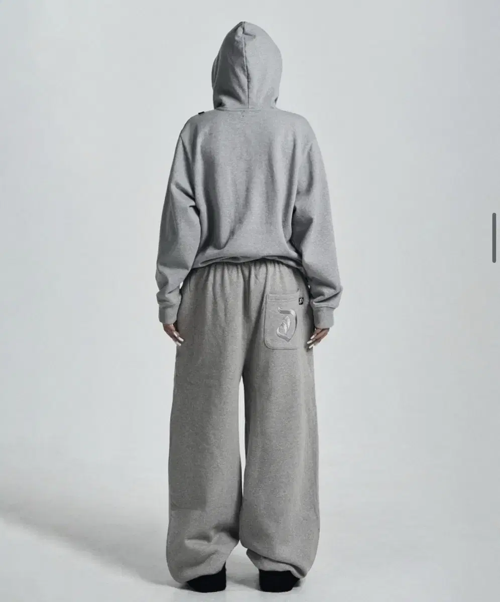 오도어 Molly wide jogger in grey