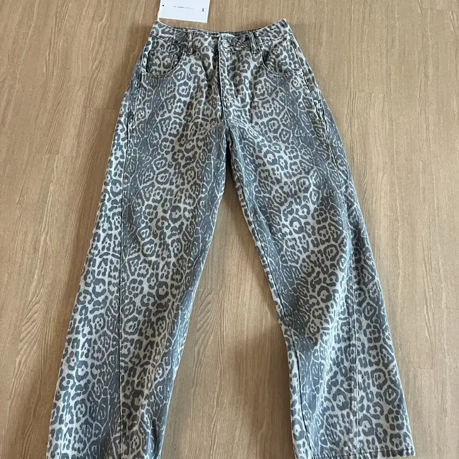 에스트렐라스 vintage leopard casual pants