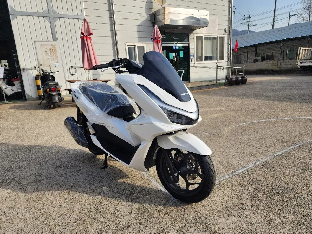 혼다 25년식 PCX125 신차팝니다. 신차가472만원