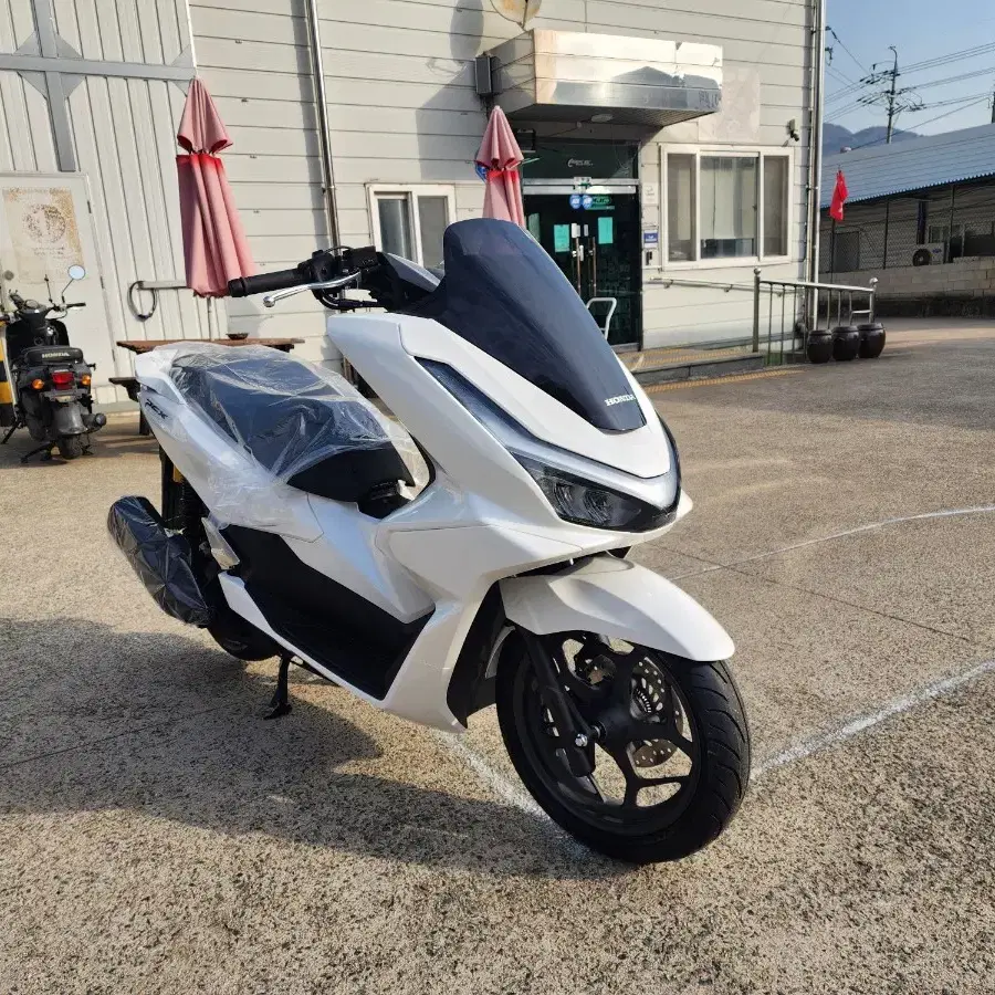 혼다 25년식 PCX125 신차팝니다. 신차가472만원