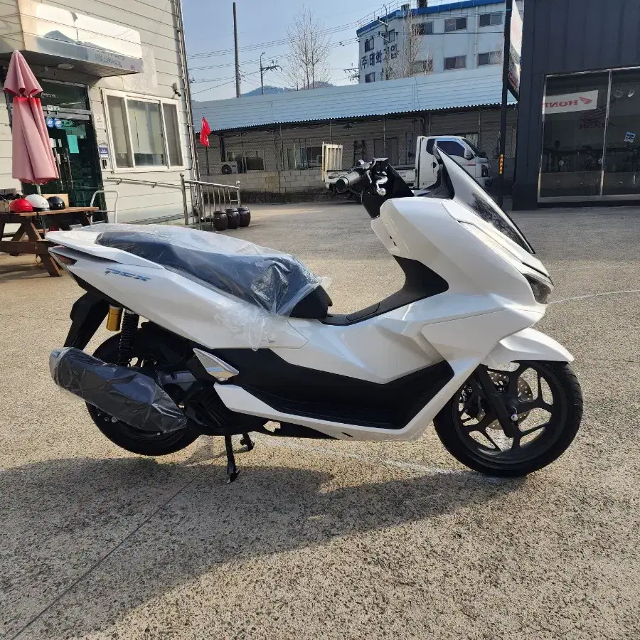 혼다 25년식 PCX125 신차팝니다. 신차가472만원