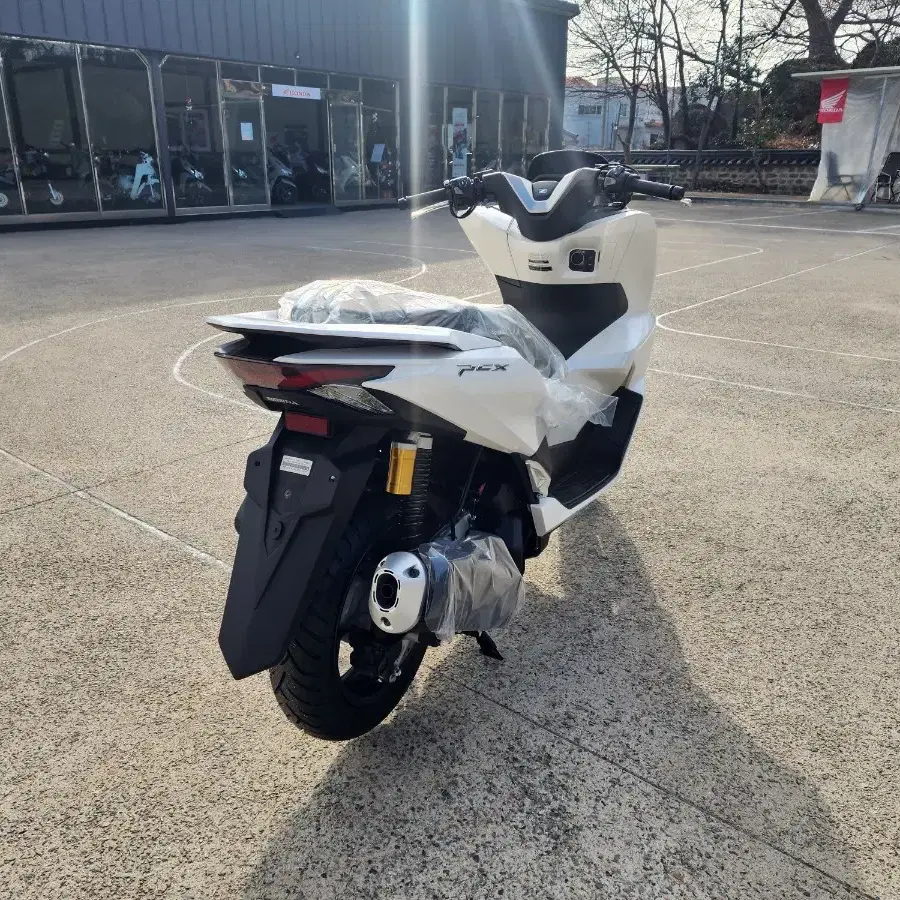 혼다 25년식 PCX125 신차팝니다. 신차가472만원