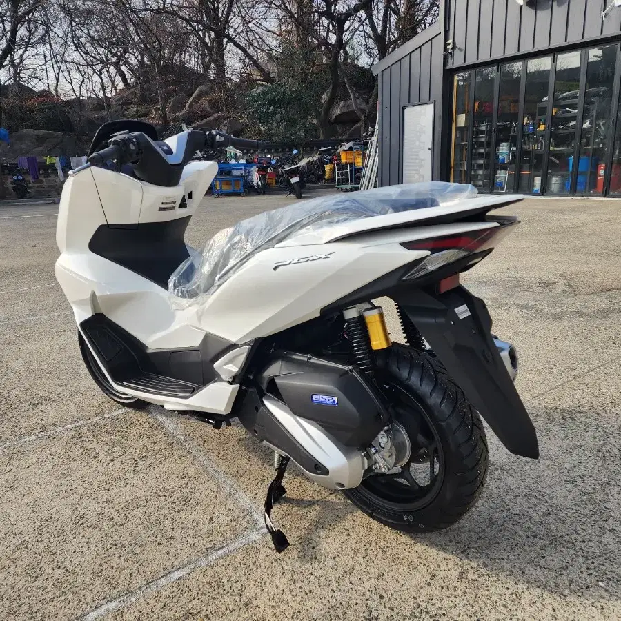 혼다 25년식 PCX125 신차팝니다. 신차가472만원