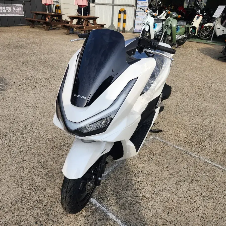 혼다 25년식 PCX125 신차팝니다. 신차가472만원