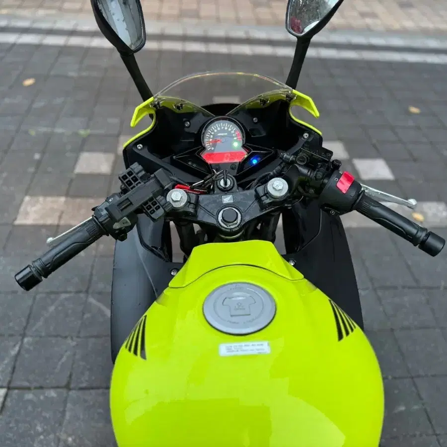 혼다 cbr300r 17년형 짧은키로수 판매합니다