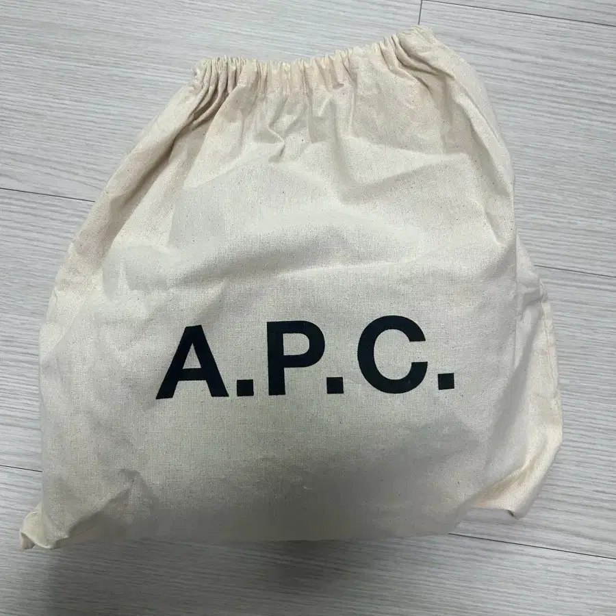 APC 하프문 미니백