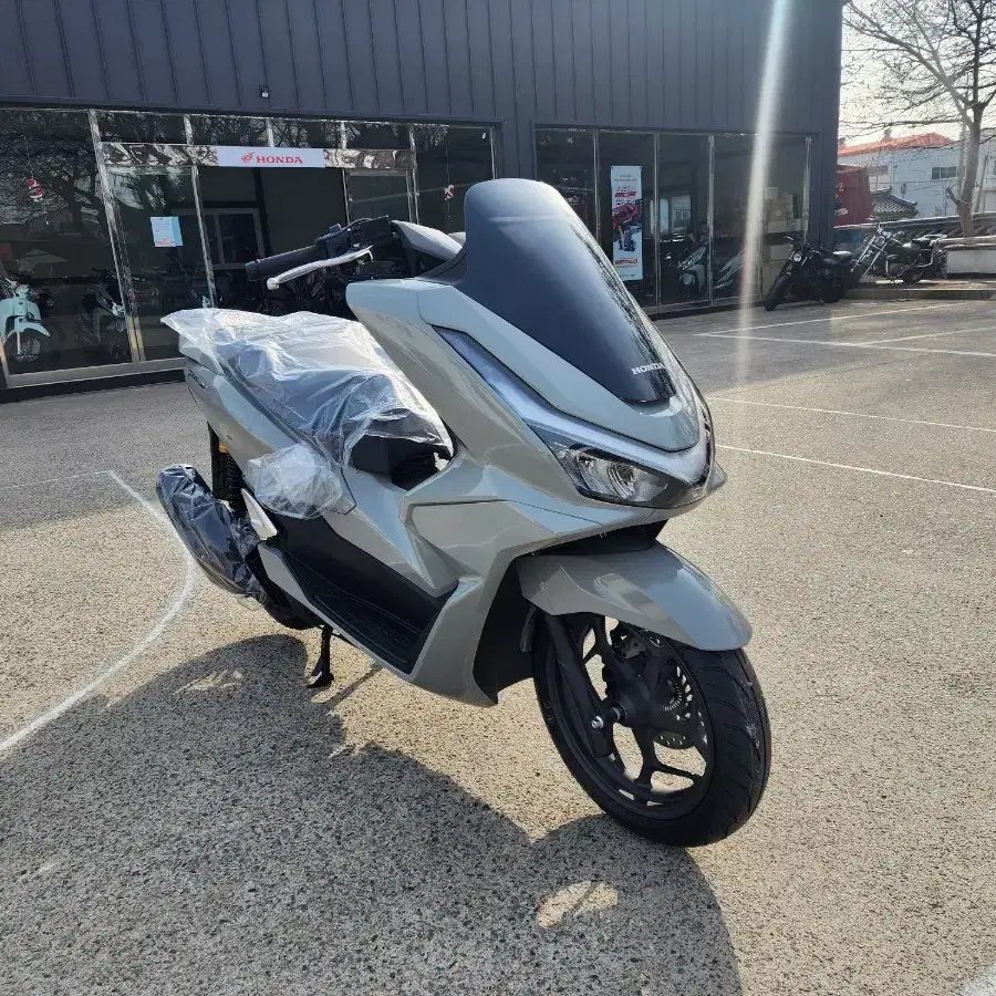 혼다 25년식 PCX125 신차팝니다 신차가 472만원 순정열선그립