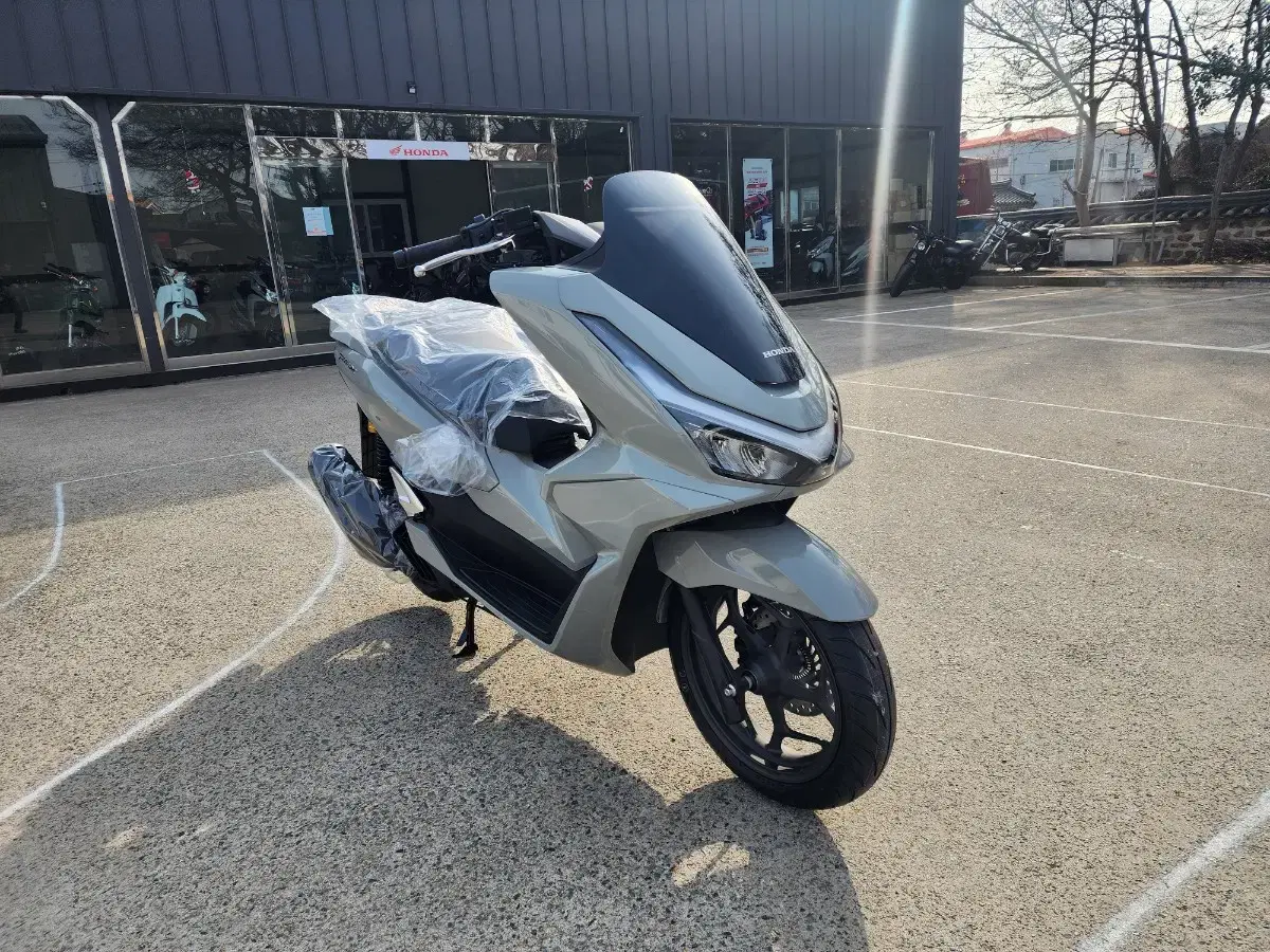 혼다 25년식 PCX125 신차팝니다 신차가 472만원 순정열선그립