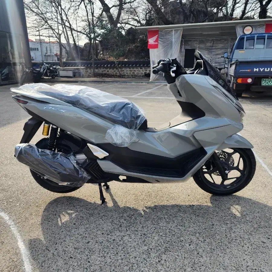 혼다 25년식 PCX125 신차팝니다 신차가 472만원 순정열선그립