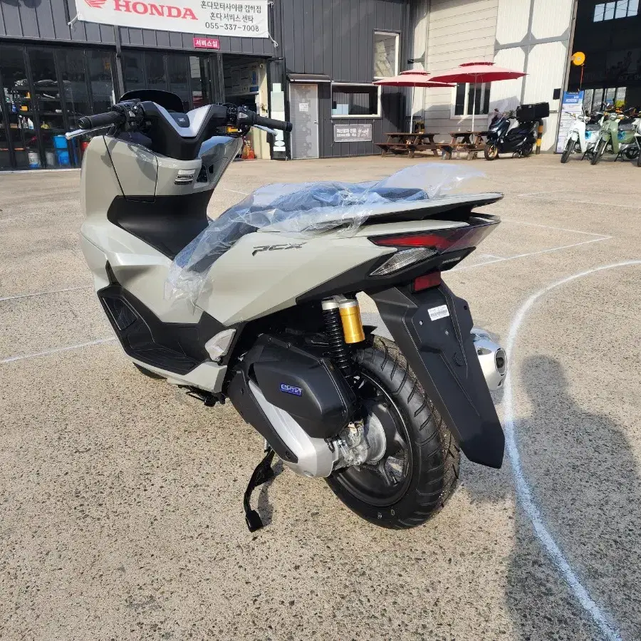 혼다 25년식 PCX125 신차팝니다 신차가 472만원 순정열선그립