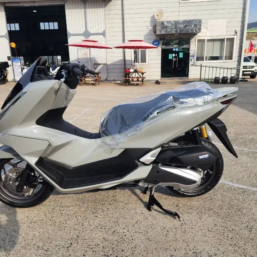 혼다 25년식 PCX125 신차팝니다 신차가 472만원 순정열선그립