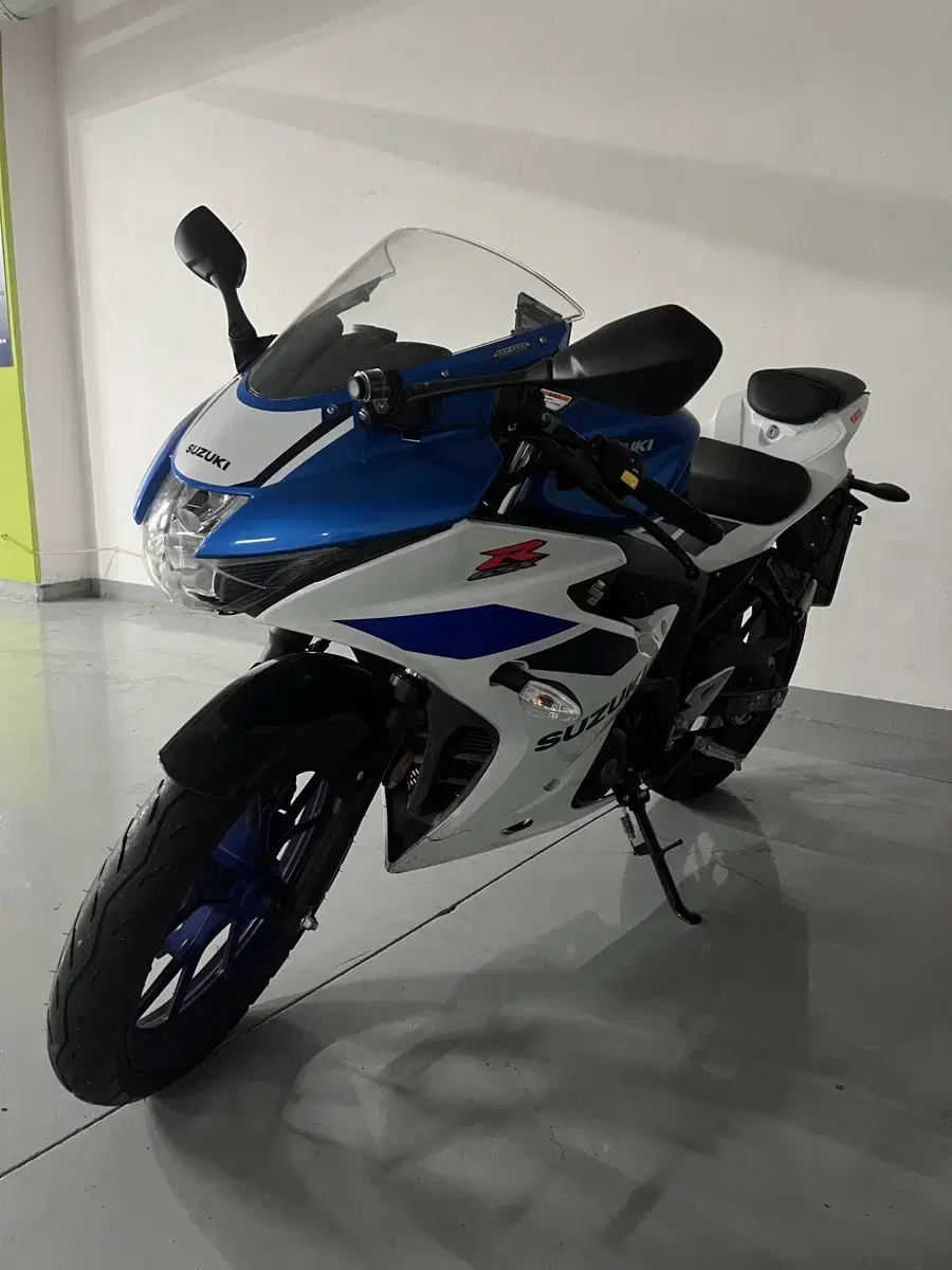 스즈키 GSX-R125 24년식 (신차급) 판매합니다!